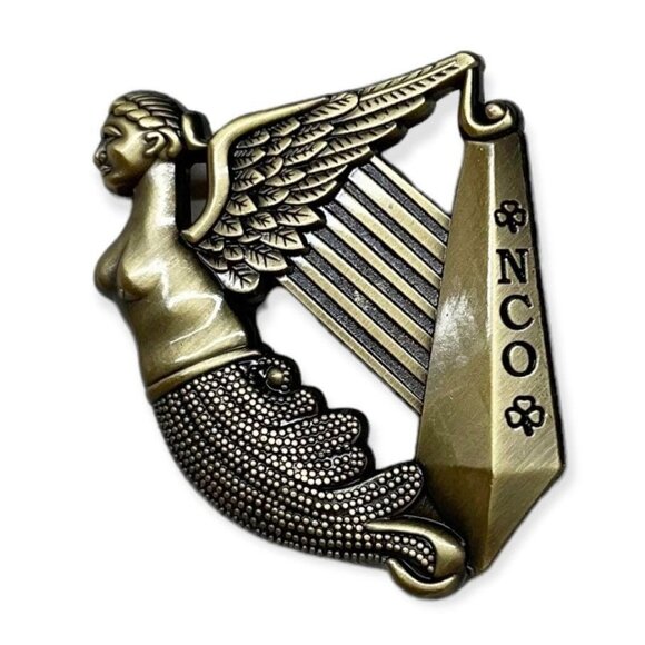 The Fighting 69th Traditional Irish Harp NCO Pin, Aged Brass Finish - Picture 1 of 6